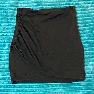Medium black tight fit skirt